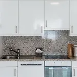 By Quokka 360 - Stylish And Bright With Private Balcony Apartment *
